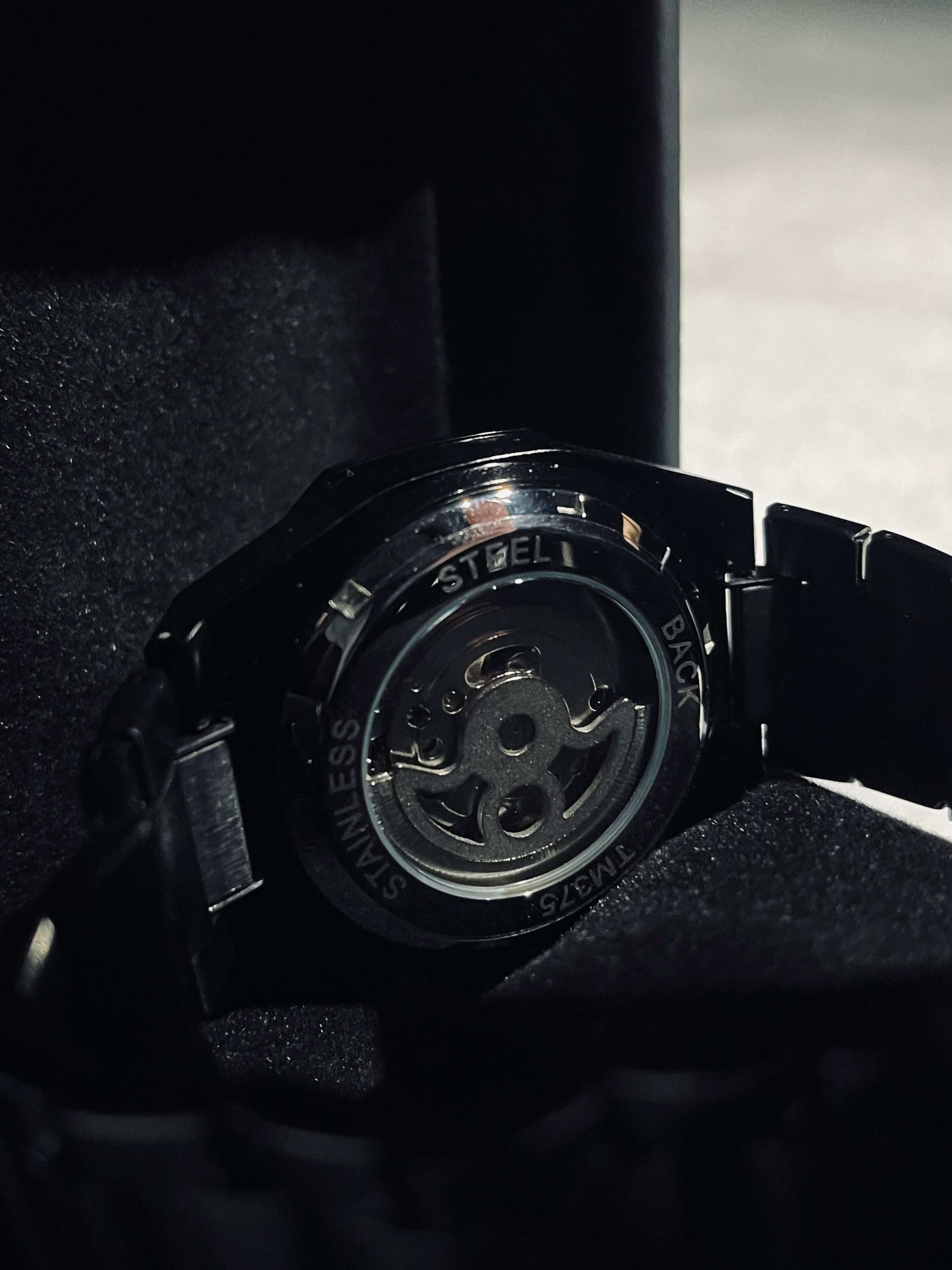 RoyalPulse Phantom Automatic – luksusowy czarny zegarek z tarczą skeleton i metalową bransoletą